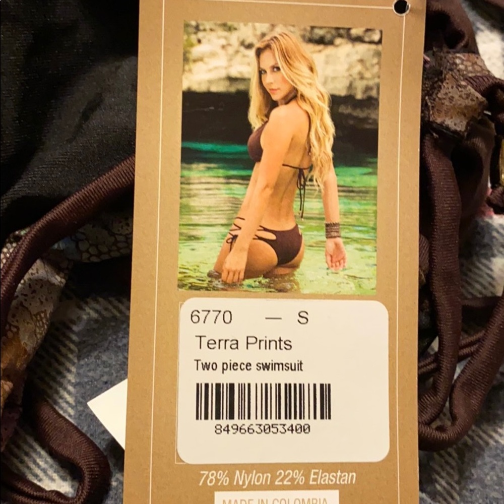 Two piece string bikini - Picture 2 of 4